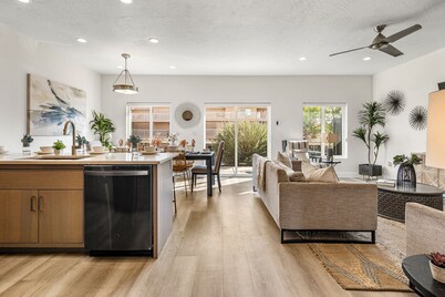 The Vues 6|Resort Pool, Ping Pong Table, Private Blacony