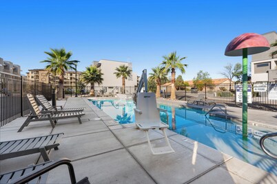 The Vues 6|Resort Pool, Ping Pong Table, Private Blacony