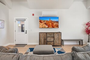 Smart TV - Elim Valley 4228, Smart Tv, Close to Sand Hollow Resevoir! (Hurricane)