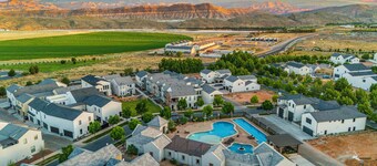 Elim Valley 4228, Smart Tv, Community pool, gym