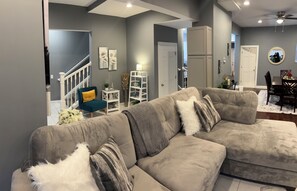 TV connectée, cheminée, chaîne hi-fi, espaces bureaux