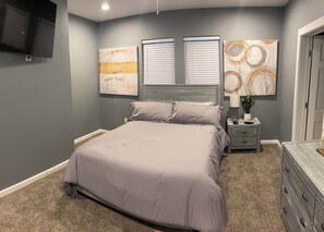 3 bedrooms, desk, iron/ironing board, WiFi