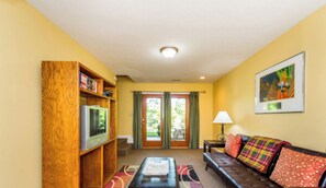Smart TV, fireplace, table tennis