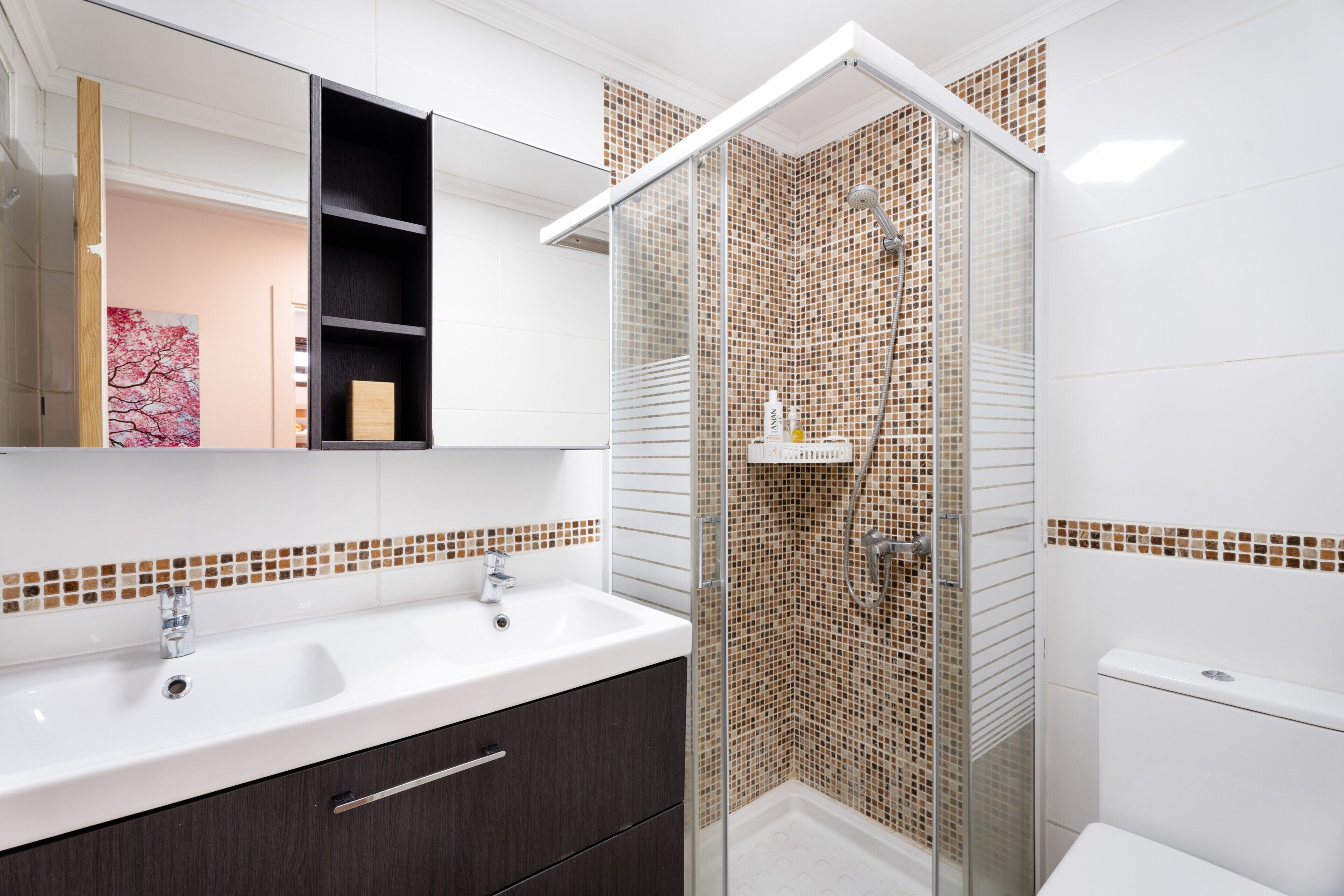 淋浴设施、吹风机、毛巾