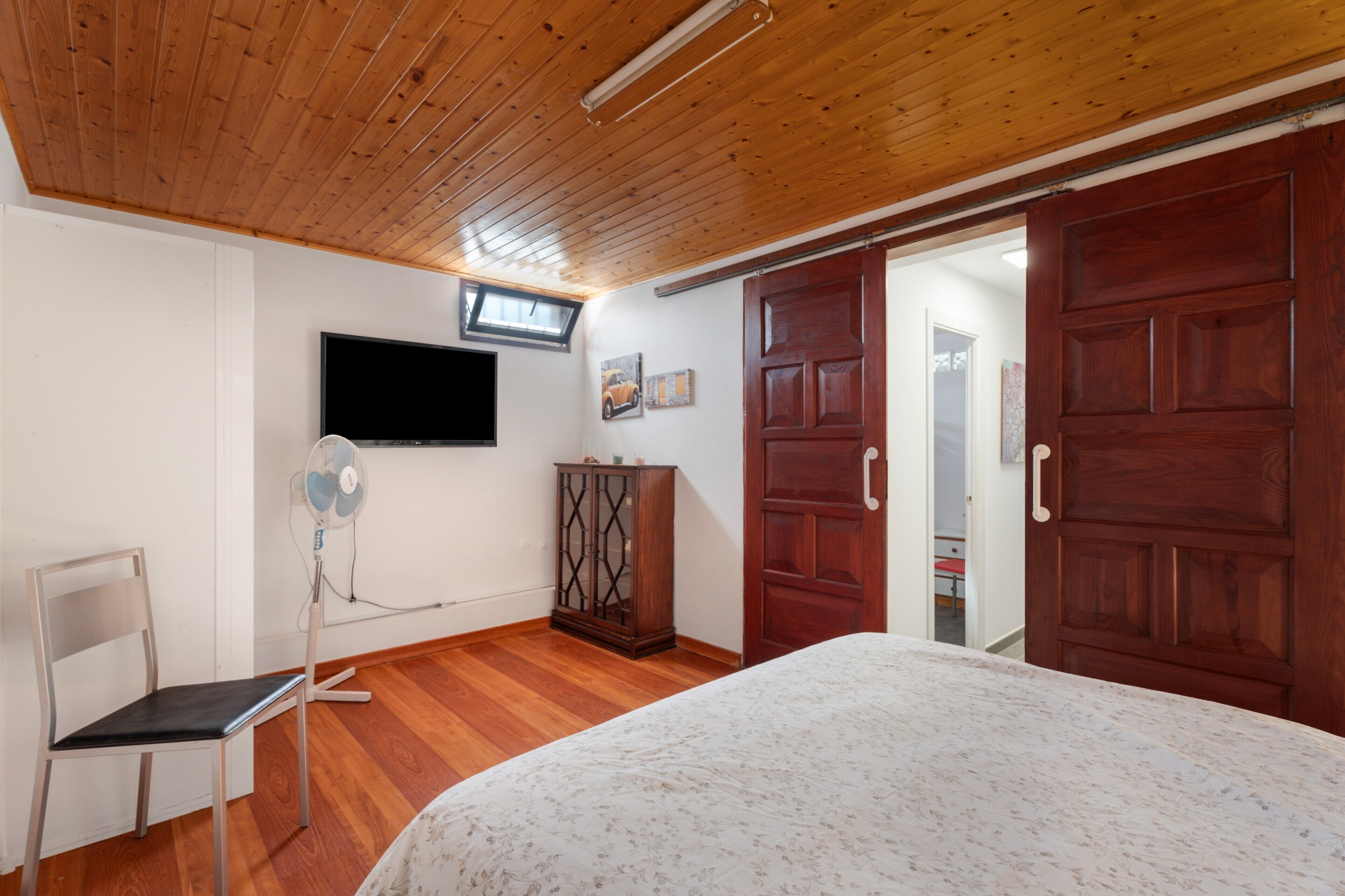 2 多间卧室、熨斗/熨衣板、免费 WiFi、床单