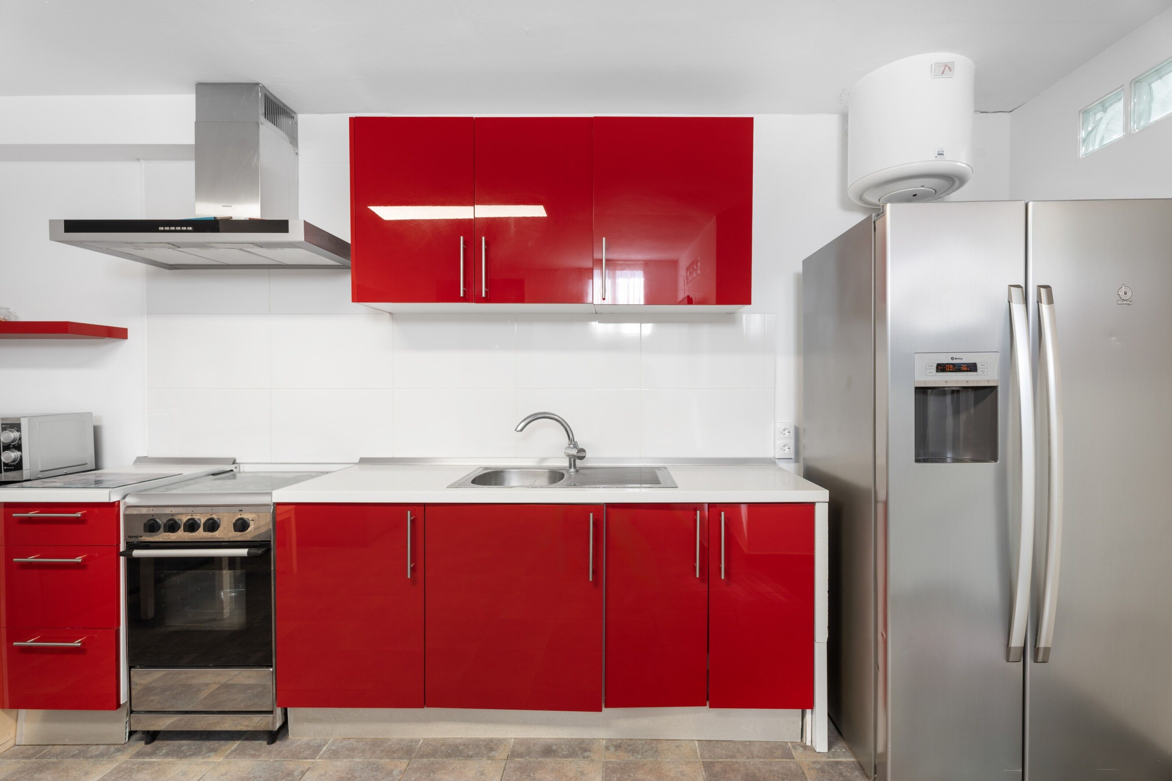 Kühlschrank, Mikrowelle, Ofen, Herdplatte