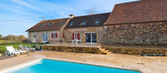 Gîte De L’Egal – Cadouin, 10 persone, climatizzato, piscina privata, fascino del Périgord
