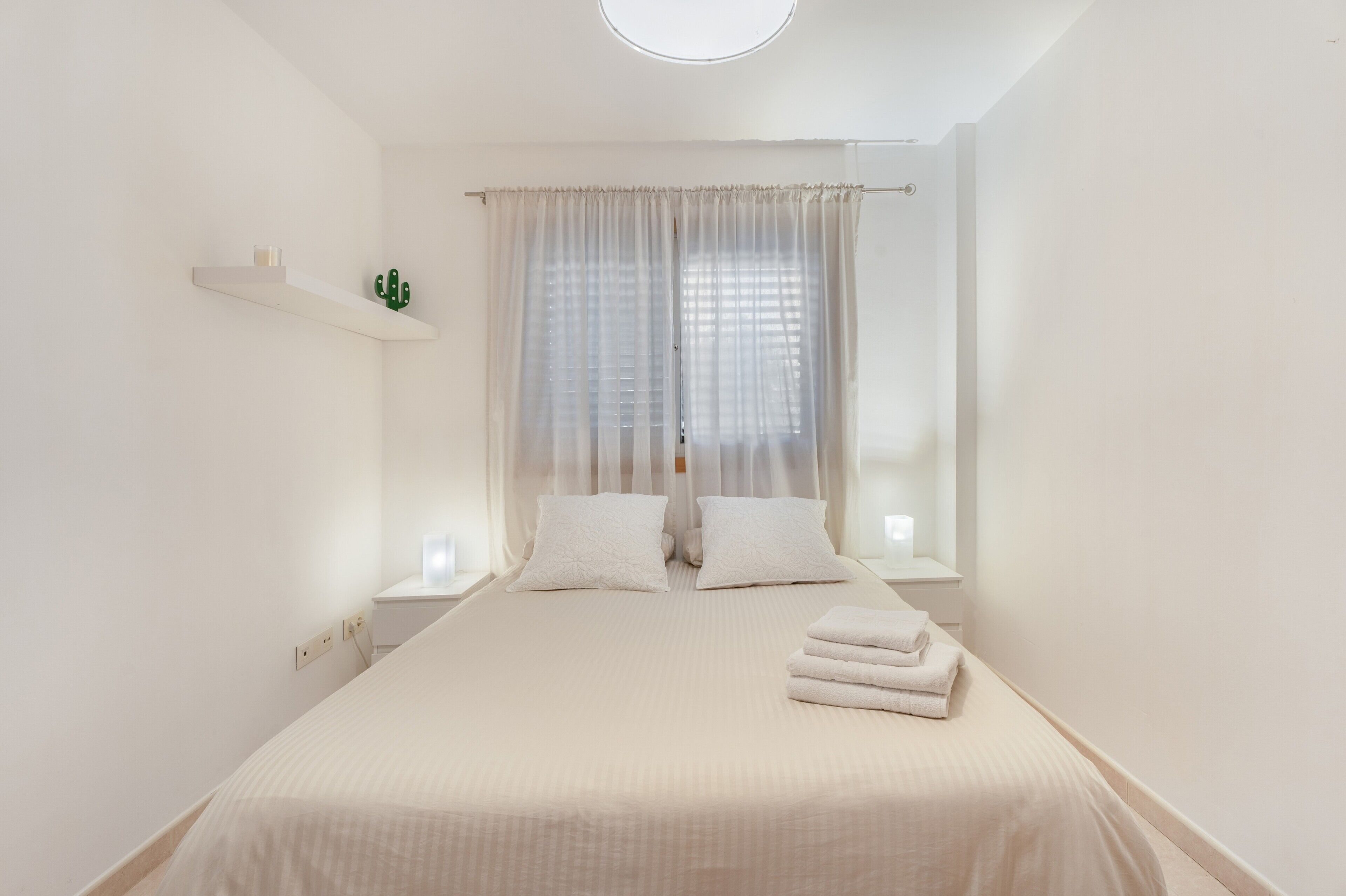 2 makuuhuonetta, silitysrauta/-lauta, ilmainen Wi-Fi, vuodevaatteet