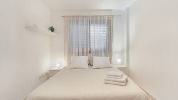 2 makuuhuonetta, silitysrauta/-lauta, ilmainen Wi-Fi, vuodevaatteet