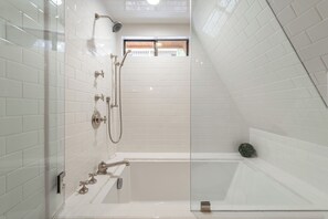 Shower, towels - Truckee A Frame~Donner Lake (Truckee)