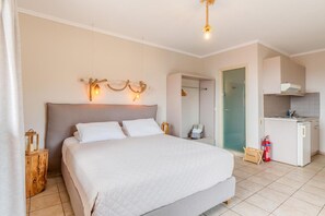 1 chambre, fer et planche à repasser, accès au Wi-Fi (inclus)
