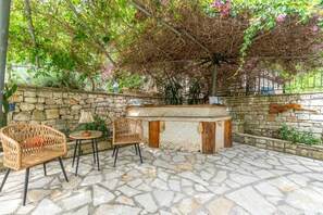 Terrace/patio - Wake up to stunning sea views at Paxi Apartment in the heart of Gaios (Gaios)