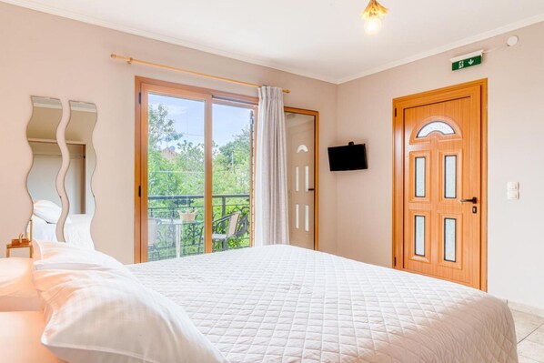 1 bedroom, iron/ironing board, free WiFi, bed sheets - Wake up to stunning sea views at Ithaki Apartment in Gaios, Paxos (Gaios)