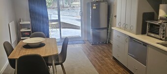 Studio Apartment 100 meters from lake and walking track