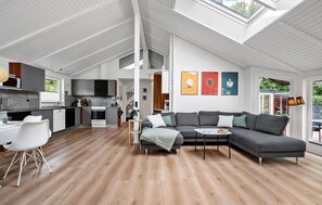 TV connectée, cheminée, baby-foot