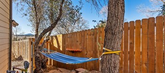 Colorful 2BR in Downtown Flagstaff w Blackstone!