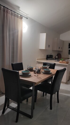 Dining - Irie Rock 4 mins to the beach Cosy 2 bed with Modern Comforts in Discovery Bay  (Discovery Bay)