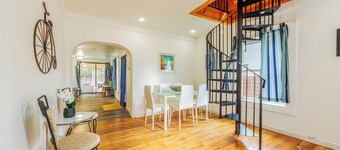 The Devonshire: Coastal comfort with firepit bikes, and kayak