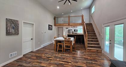 Pablo Pines House @ the Canal- Family+Pet Friendly, Trailer Parking+RV Hookups!