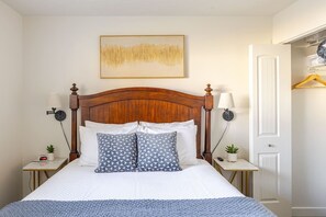 2 makuuhuonetta, silitysrauta/-lauta, vauvan matkasänky, ilmainen Wi-Fi