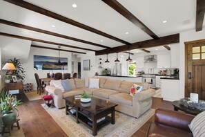 Smart-tv en een open haard