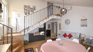 TV - 5 bedroom cozy home in Piolenc (Piolenc)