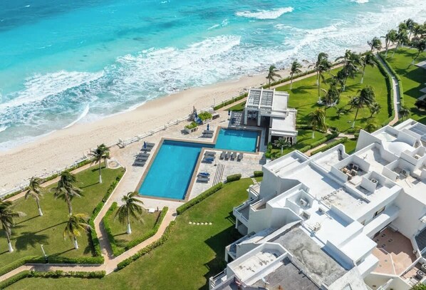 Exterior - Villa Nizuc | 4BR | Exclusive Beachfront Residence (Cancún)