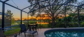 LOVELY 3 BDR Home @ ORLANDO with Heated POOL/LAKE view/Golf Course!