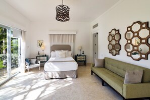 8 عدّة غرف نوم ومكواة/لوح كي وواي فاي وملاءات أسرّة