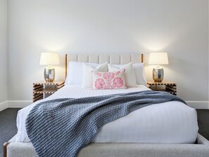 2 bedrooms, iron/ironing board, free WiFi, bed sheets - Hobart City Life With Parking and Wifi (Hobart City)