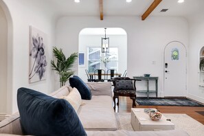 Smart TV, fireplace - Botanica - A Birdy Vacation Rental (San Antonio)