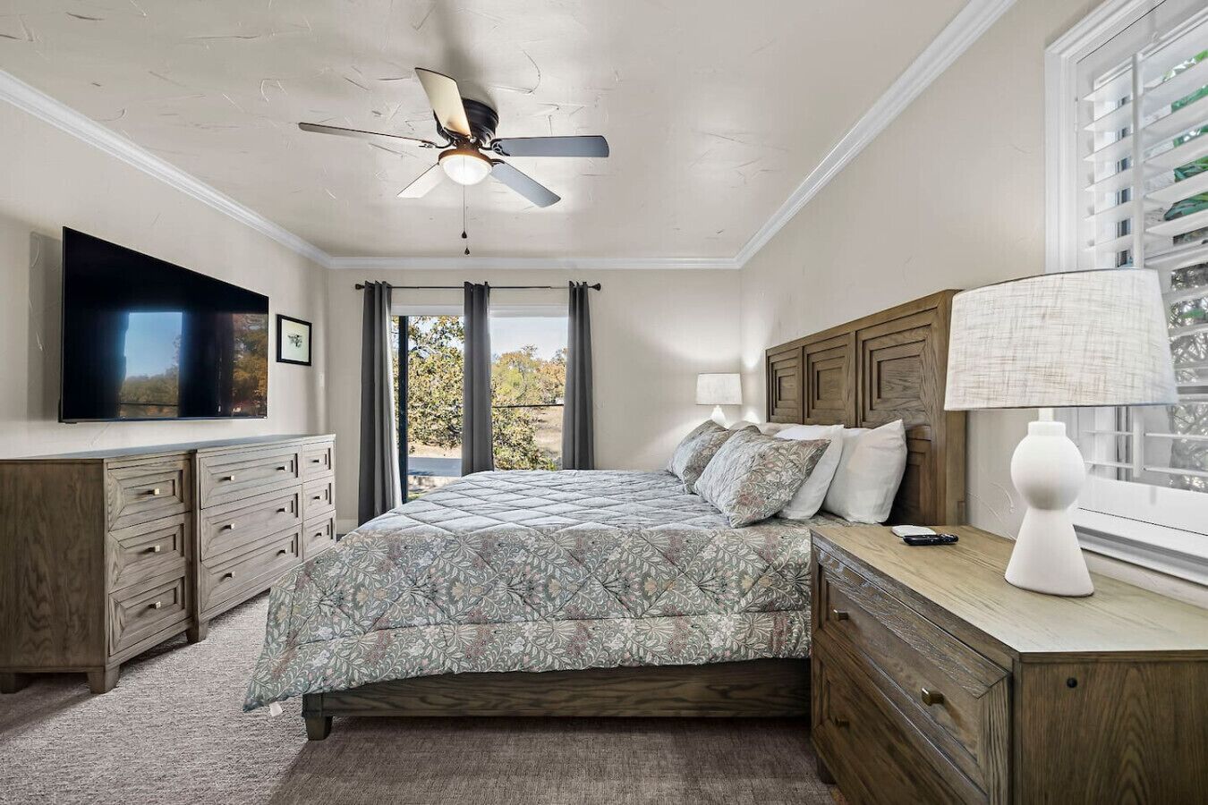 3 habitaciones, tabla de planchar con plancha, wifi y ropa de cama 