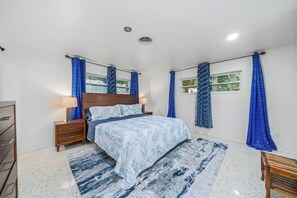 3 chambres, coffre-fort, bureau, fer et planche à repasser