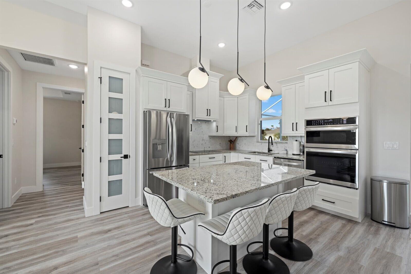 ثلاجة، ميكروويف، فرن، موقد طهي مسطح