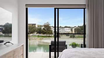 3 camere, una scrivania, ferro/asse da stiro, culla da viaggio