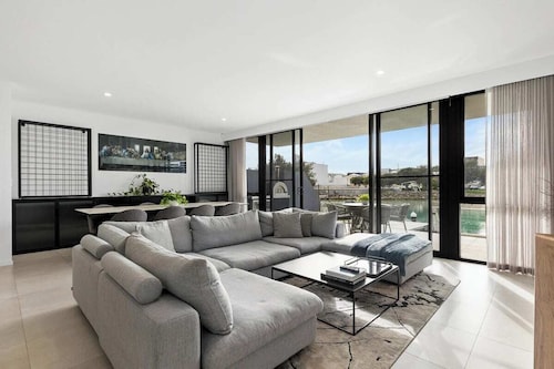 Stunning Seaside Serenity + Private Swimming Jetty