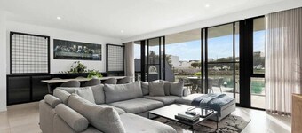 Stunning Seaside Serenity + Private Swimming Jetty