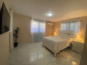 2 chambres, fer et planche à repasser, Wi-Fi, draps fournis