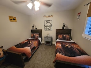 2 chambres, fer et planche à repasser, lit parapluie, Wi-Fi gratuit