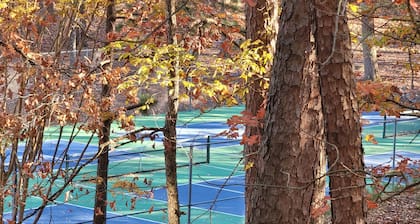 Fall at The "BEAR DEN" on Lake Ouachita at Mtn Harbor Resort 2BR Condo w/amenity