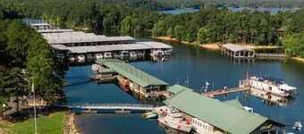 The "BEAR DEN" on Lake Ouachita at Mtn Harbor Resort 2BR w/ many amenities 