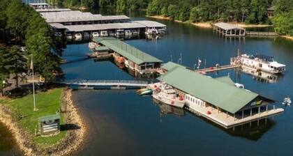 The "BEAR DEN" on Lake Ouachita at Mtn Harbor Resort 2BR w/ many amenities