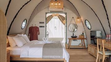 1 bedroom, in-room safe, desk, blackout curtains