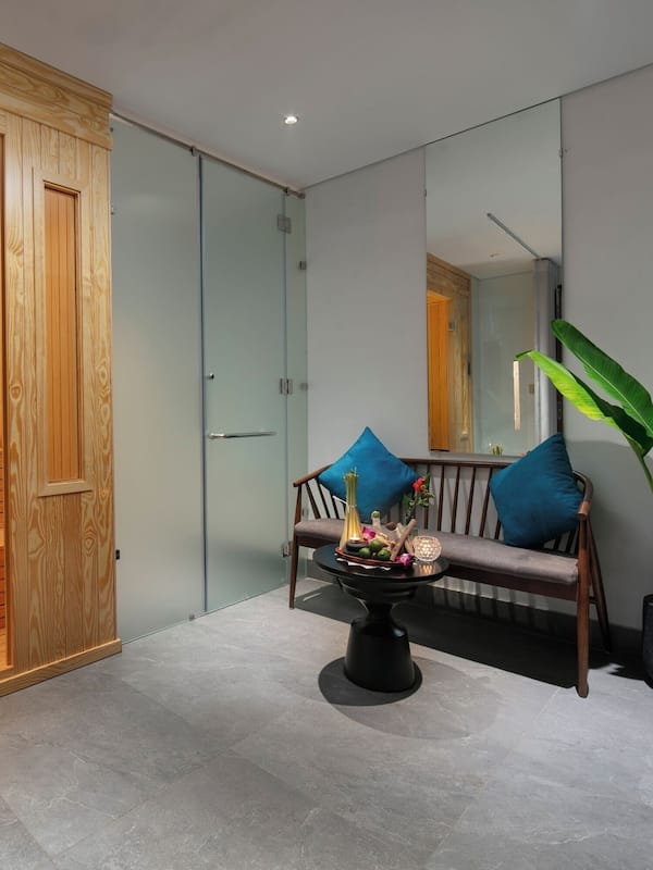 Couples treatment room(s), steam room, body treatments, aromatherapy