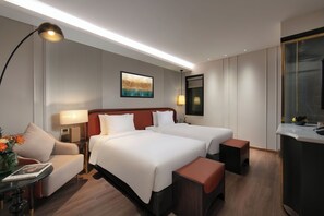 Deluxe-Doppel- oder -Zweibettzimmer | Minibar, Zimmersafe, Schreibtisch, laptopgeeigneter Arbeitsplatz