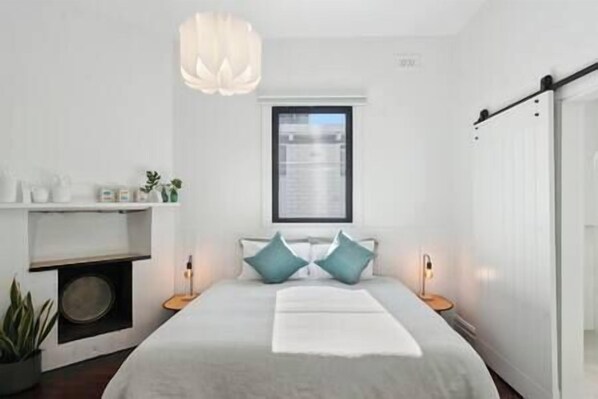 4 bedrooms, desk, iron/ironing board, WiFi