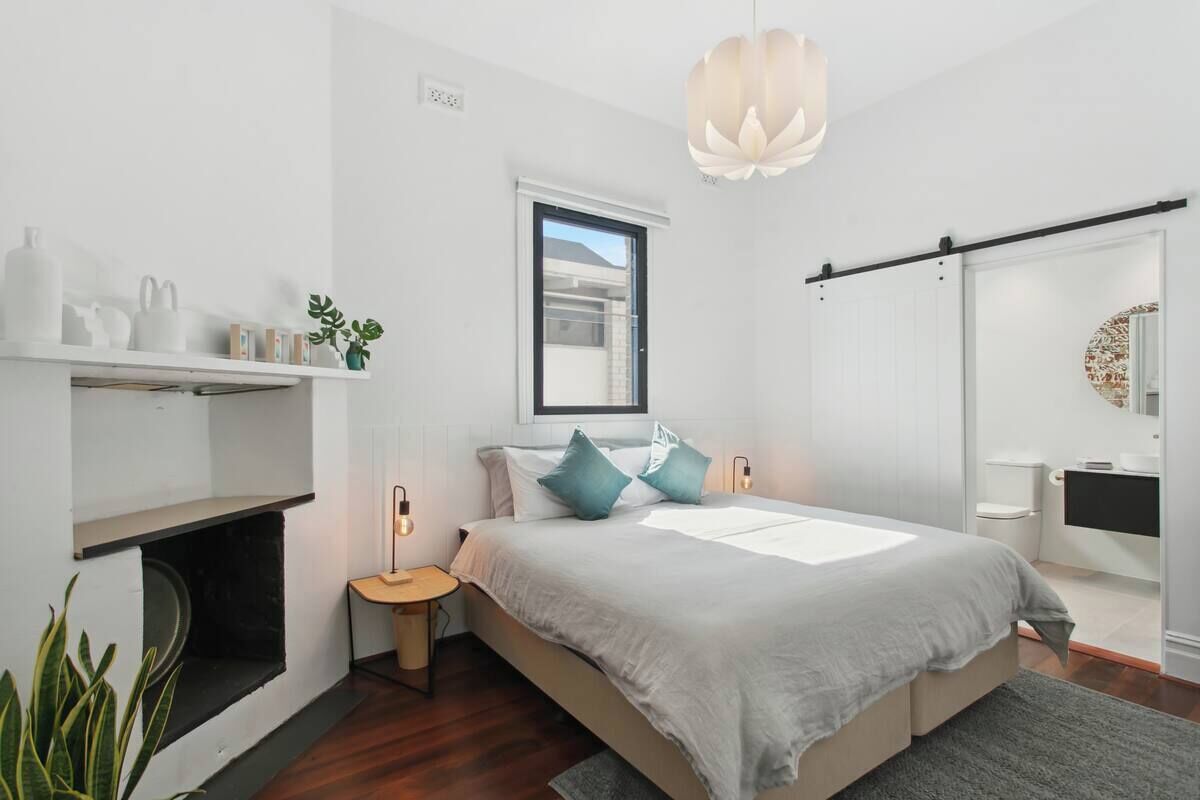 4 habitaciones, escritorio, tabla de planchar con plancha y wifi 