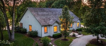 Starved Rock Retreat- 5 min from State Parks!