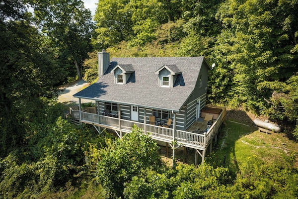 Enjoy peace and quiet on 1 acre surrounded by mountains and woods.