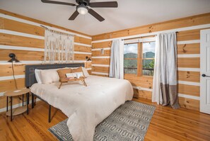 2 Schlafzimmer, Schreibtisch, Bügeleisen/Bügelbrett, Reisekinderbett